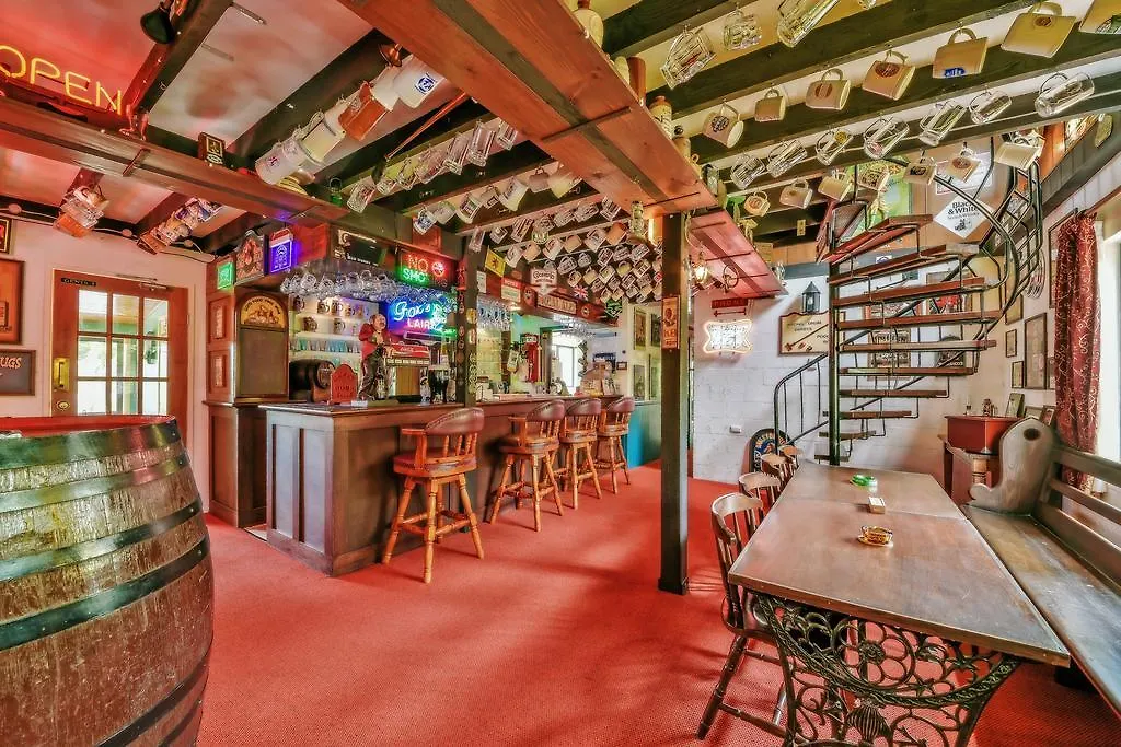 Mount Mee Country Inn Australia