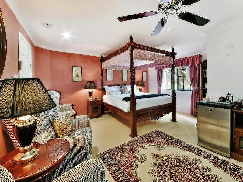 Mount Mee Country Inn Bed & Breakfast